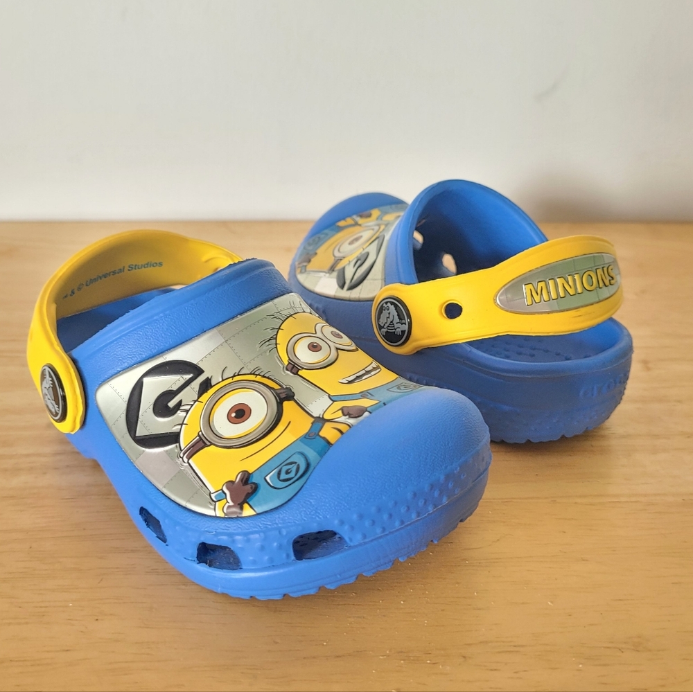 Crocs Minions Toddler Unisex Blue Yellow Clogs Glow in the Dark Eyes Size 4 - 5
